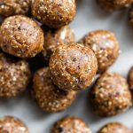 طرز تهیه توپ های انرژی زای انجیر و خرما