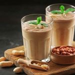 طرز تهیه میلک شیک بادام زمینی خوشمزه و مقوی