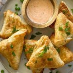 طرز تهیه سمبوسه با خمیر یوفکا و سیب زمینی