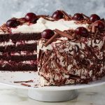 طرز تهیه کیک جنگل سیاه بدون تخم مرغ، خوشمزه و جذاب