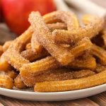 طرز تهیه چوروس کلاسیک اسپانیایی با تخم مرغ و کره