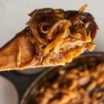 طرز تهیه پیاز کاراملی؛ مناسب برای انواع غذا