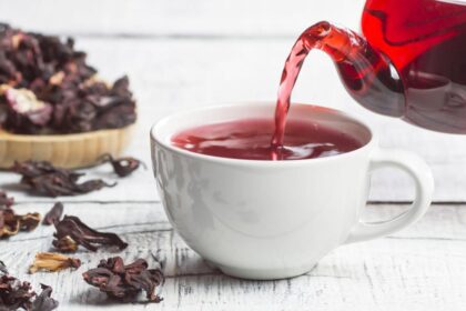 اکسیری به رنگ یاقوت سرخ: کاوش در خواص و مضرات چای ترش