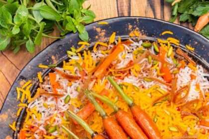 سفره ای خوش رنگ و انواع غذا با هویج