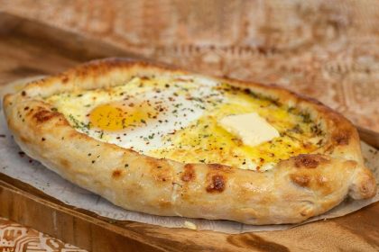 طرز تهیه خاچاپوری گرجی اصل | نون‌پنیر تخم‌مرغی خوشمزه و متفاوت